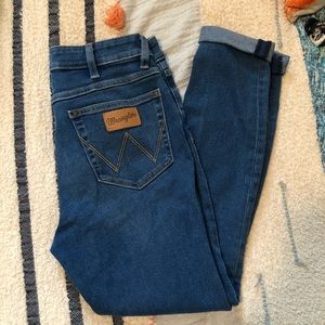 SIZE 28 HIGH WAISTED WRANGLER SKINNY JEANS